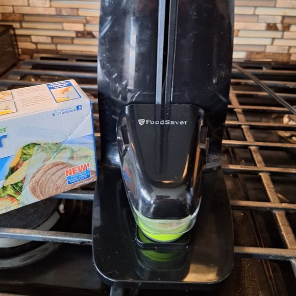 Food Saver with Containers and bags - Picture 3 of 5